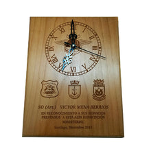 Cargar imagen en el visor de la galería, Galvano de Madera Grabado con Reloj
